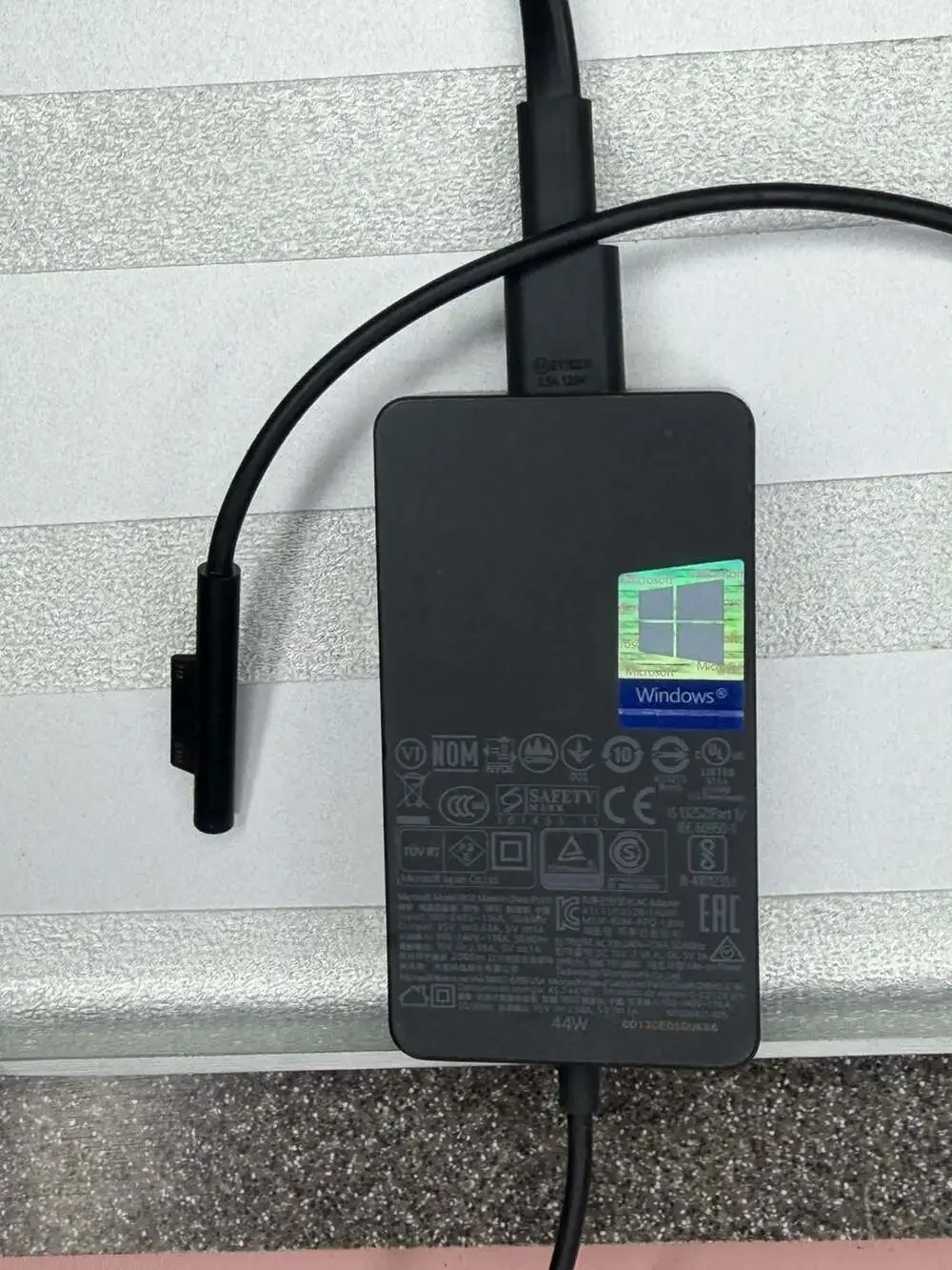 Microsoft Surface 44W Power Supply Model 1800 Charger